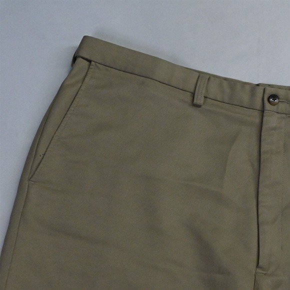 Haggar 42 x 9" Khaki Comfort Waist Tech Golf Chino Shorts - Picture 2 of 7